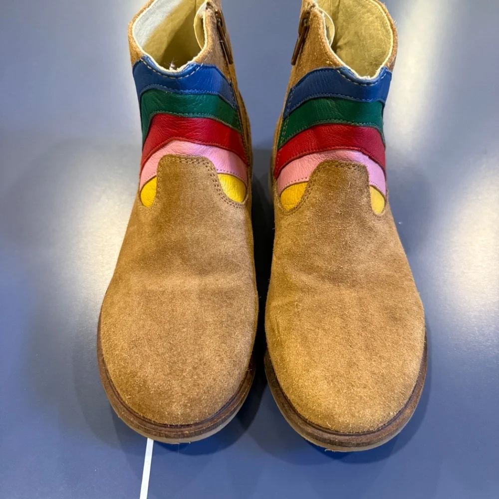 Size 33/Size 2 Mini Boden Rainbow Scene Boots. - Picture 3 of 7
